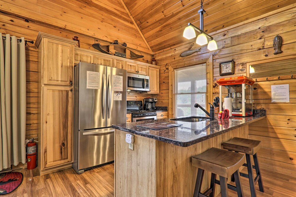 NEW! Smoky Mountains Cabin < 1 Mi to Douglas Lake