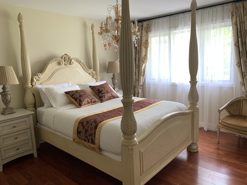 Heated pool &Hot Tub &NiagaraRiver View& trail Fort Erie Vrbo