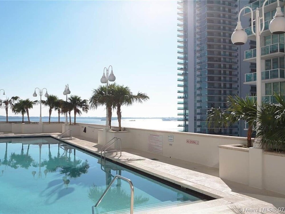 **Luxury Brickell High Rise Condo Ocean/ City Views **