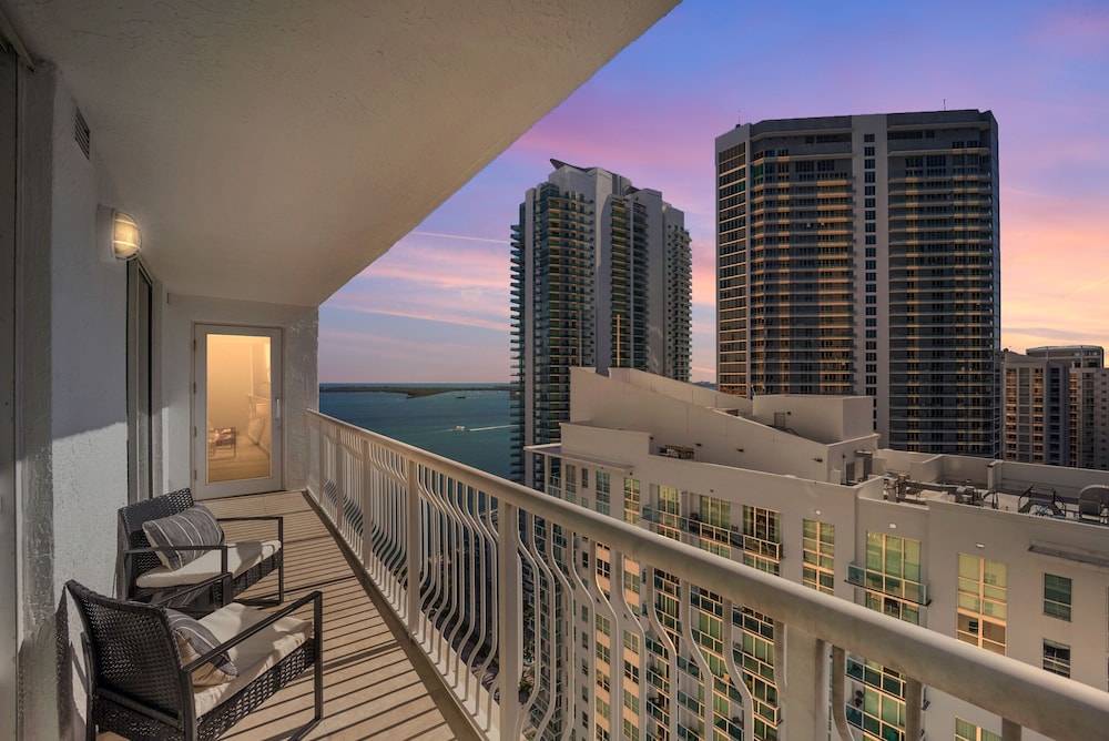 **Luxury Brickell High Rise Condo Ocean/ City Views **