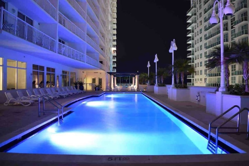 **Luxury Brickell High Rise Condo Ocean/ City Views **