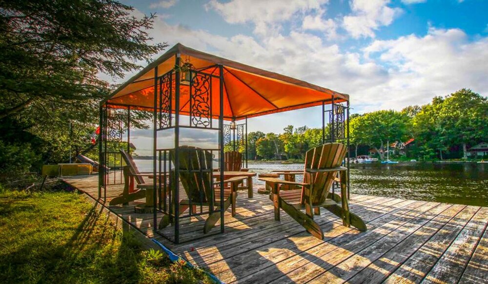 4 bdrm, 2 bath, Lake Muskoka, McVittie Island, Minutes to Mainland