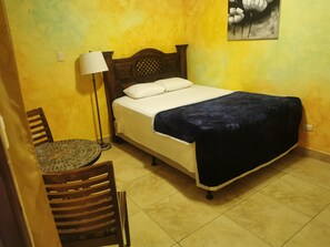 Standard Triple Room | Desk, free WiFi, bed sheets