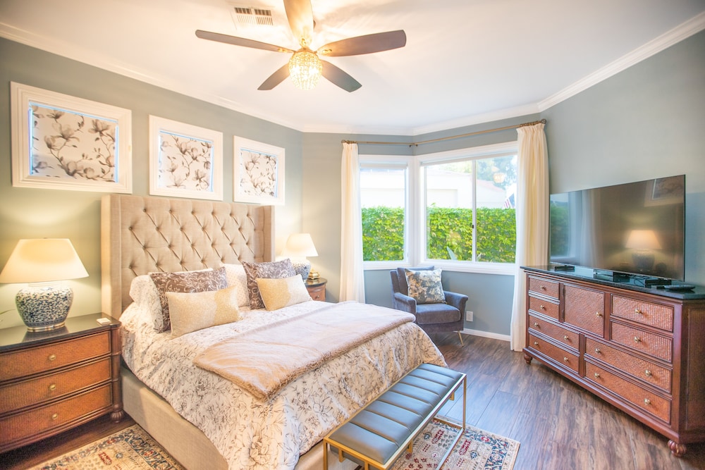 Indian Wells Luxury Desert Home with Mountain Views and Golf. Indian