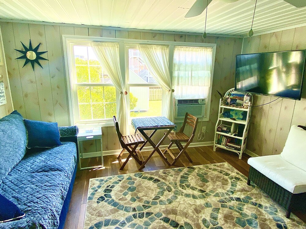 "Sunnytimes Hideaway" A rustic studio get-a-away!