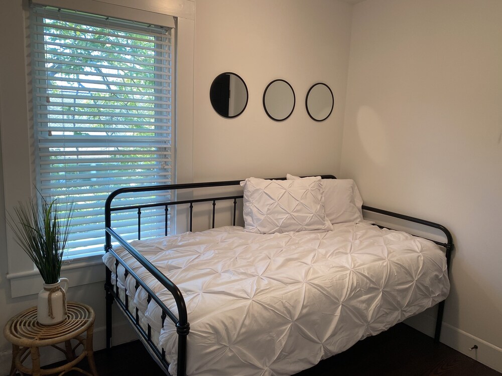 Charming Northfork Townhouse walk to all Greenport Vrbo