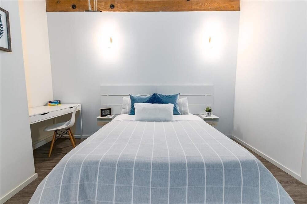 FREE PARKING NY Style Condo in Exchange District Winnipeg Vrbo