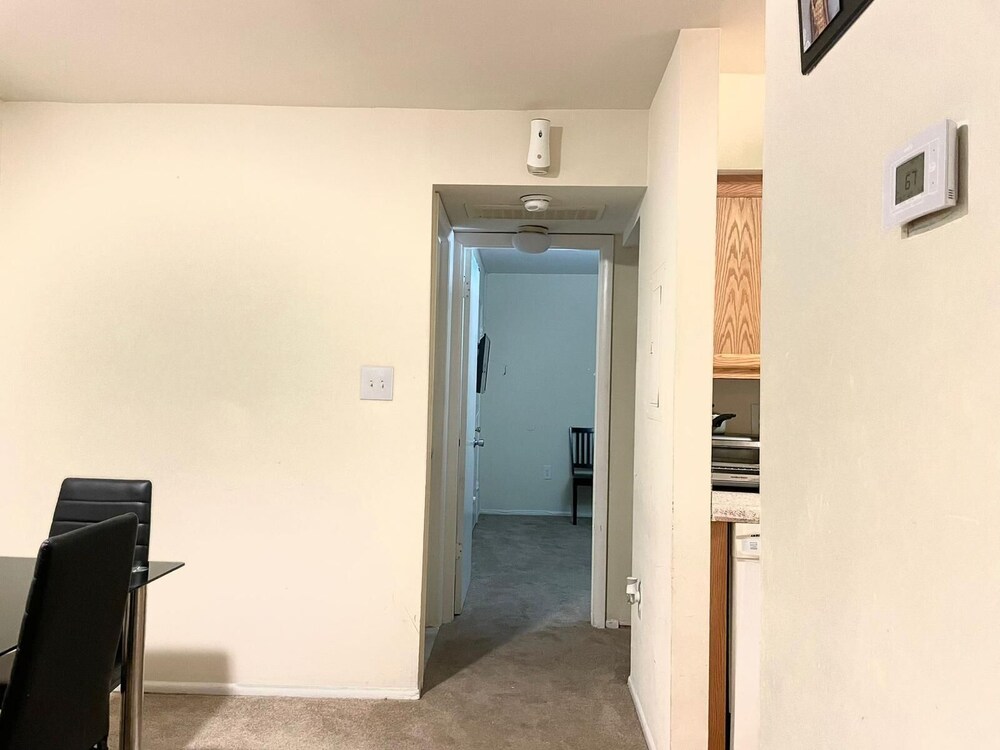 Lovely 1 bedroom apartment close to the mall, Walmart & everything you need 