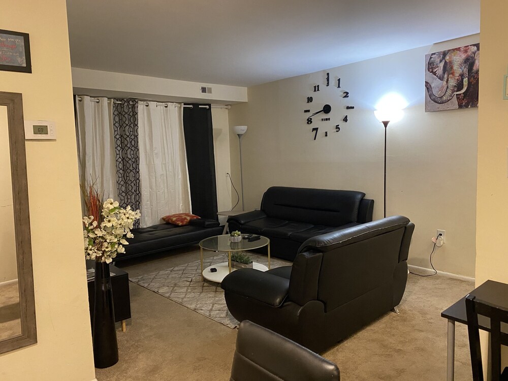 Lovely 1 bedroom apartment close to the mall, Walmart & everything you need 