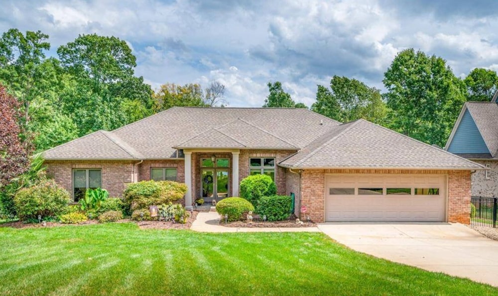 Southern Exposure - Charming Lake Front Home - Private Dock, Screened in Porch, Hot Tub