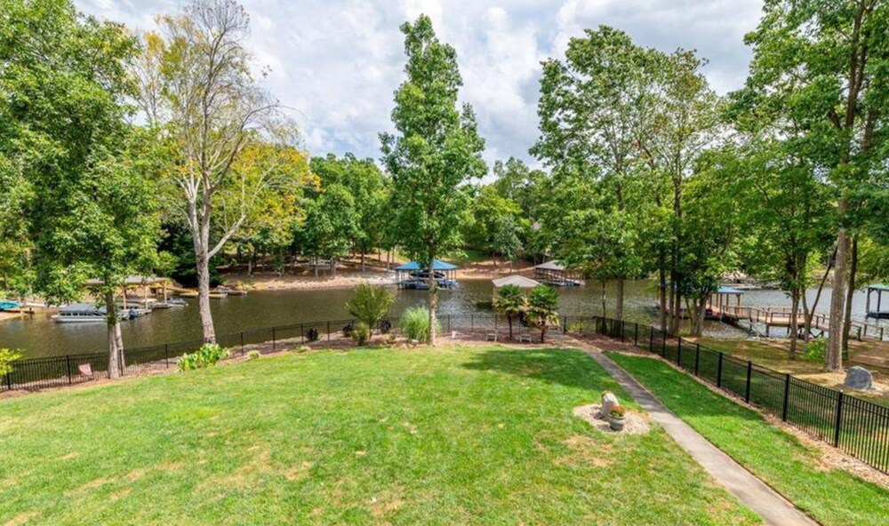 Southern Exposure - Charming Lake Front Home - Private Dock, Screened in Porch, Hot Tub