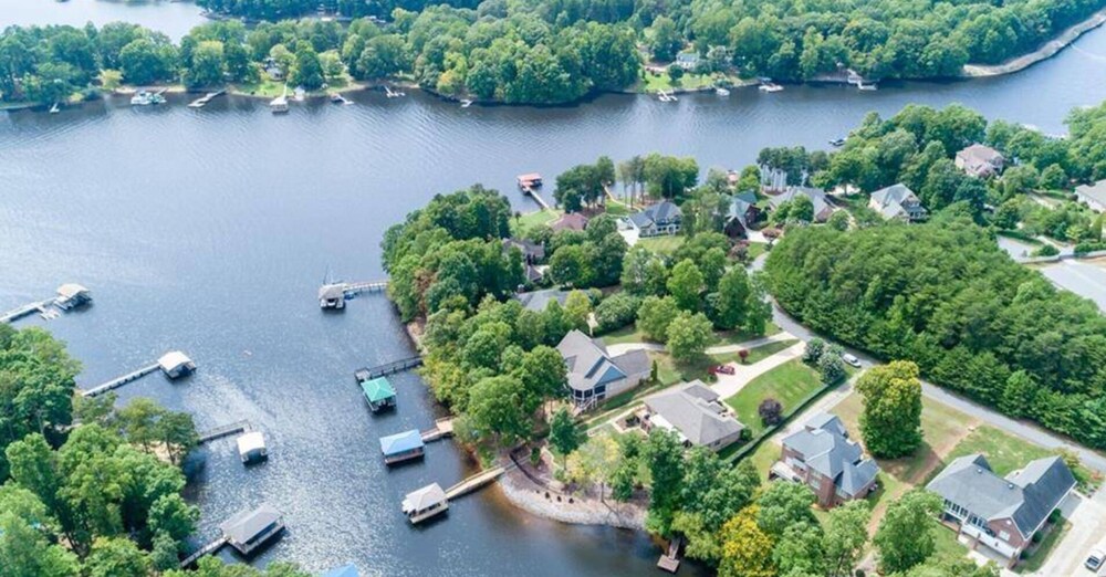 Southern Exposure - Charming Lake Front Home - Private Dock, Screened in Porch, Hot Tub