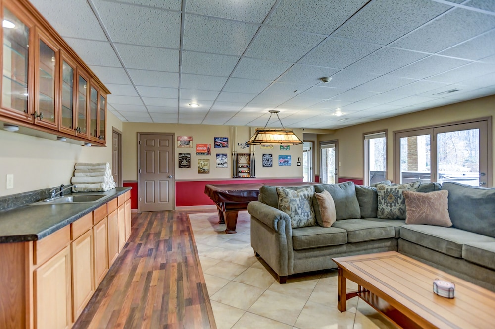 Southern Exposure - Charming Lake Front Home - Private Dock, Screened in Porch, Hot Tub