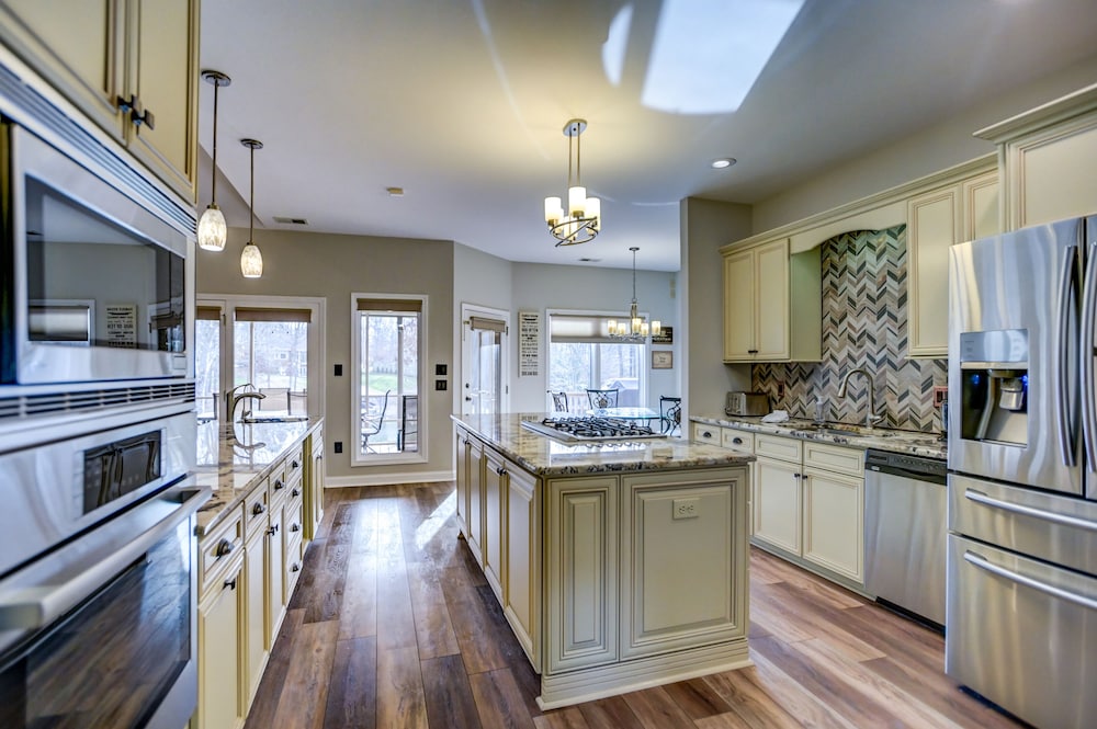 Southern Exposure - Charming Lake Front Home - Private Dock, Screened in Porch, Hot Tub