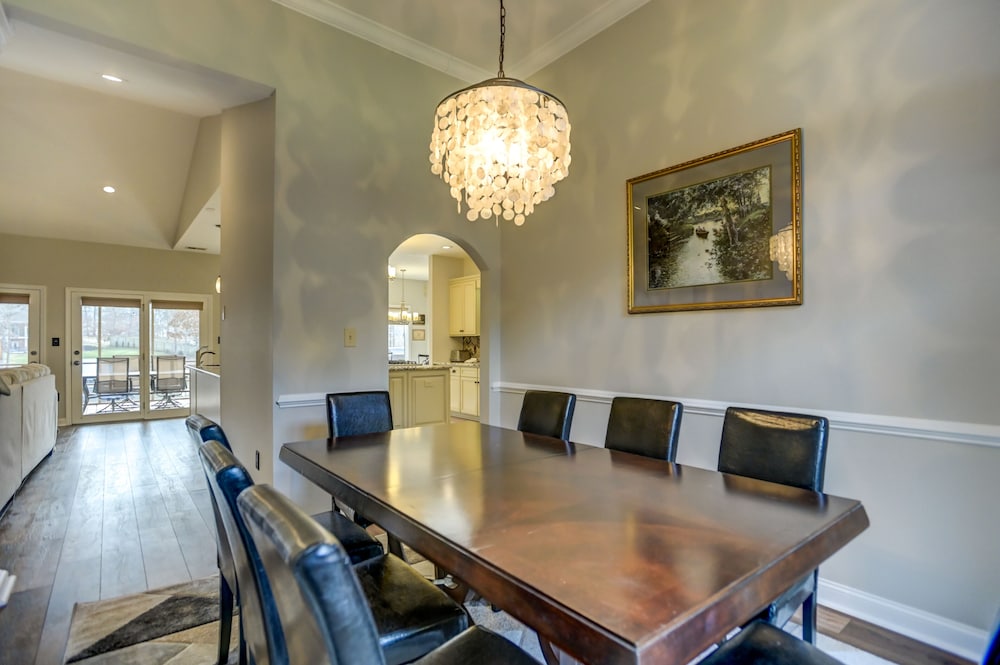 Southern Exposure - Charming Lake Front Home - Private Dock, Screened in Porch, Hot Tub