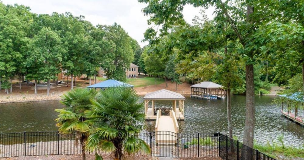 Southern Exposure - Charming Lake Front Home - Private Dock, Screened in Porch, Hot Tub