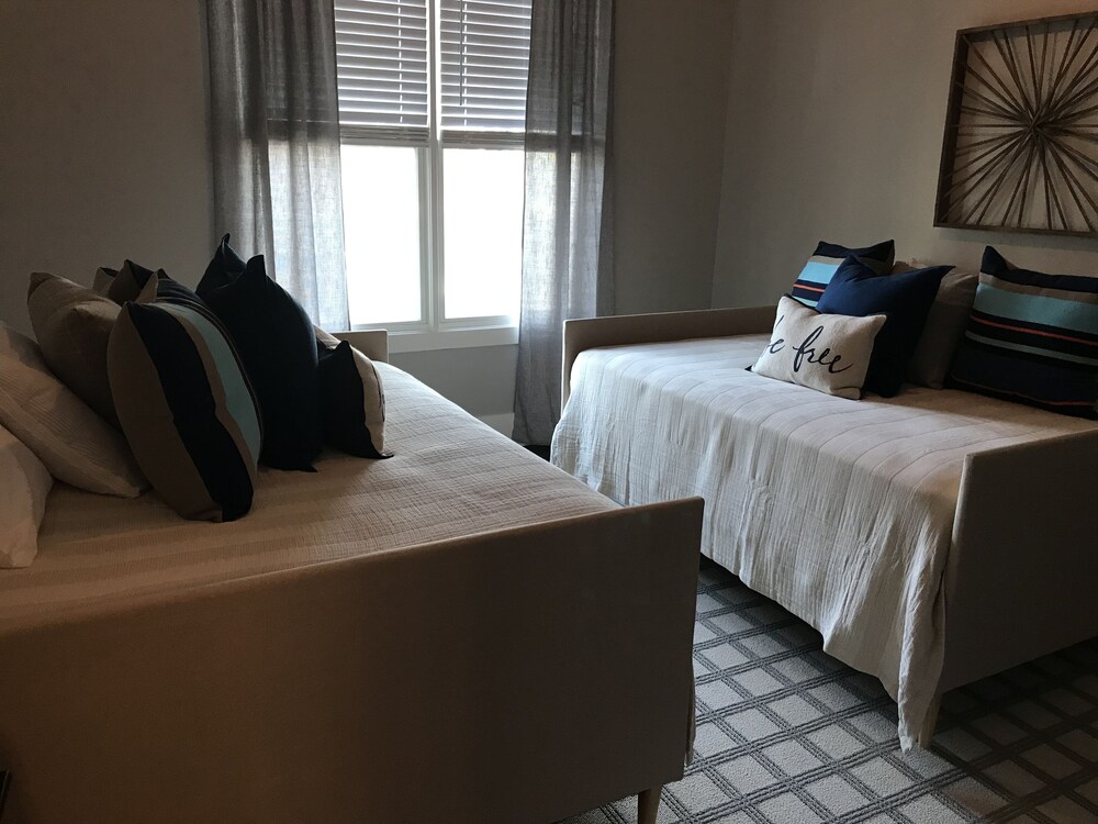 Lake Keowee, Waterfront, Dock, Close to Clemson University Oconee