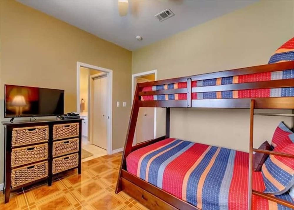 3Level Gulf Front Townhome w/ Breathtaking Views (Pet Friendly