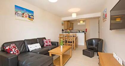 Stylish & Spacious 2BD Apartment Westbeach Resort
