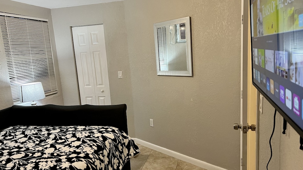 Cozy two bedroom unit in a Great Location!