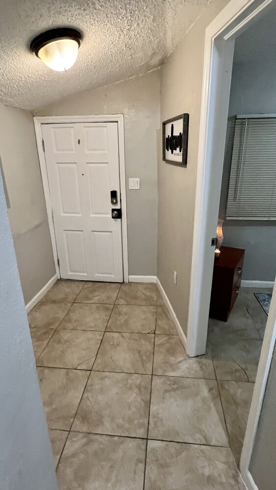 Cozy two bedroom unit in a Great Location!