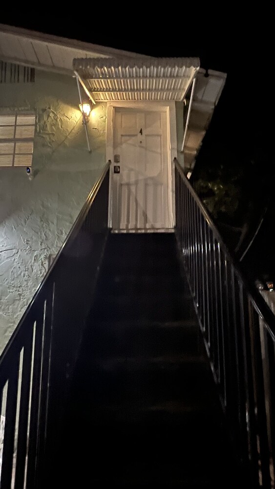 Cozy two bedroom unit in a Great Location!