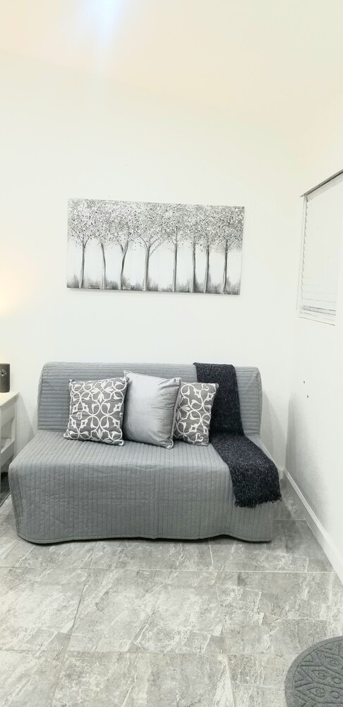 Silver City Apartments 8 minutes from downtown, casinos and games.