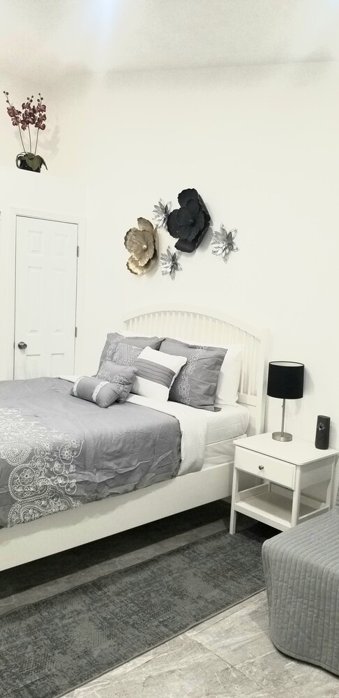 Silver City Apartments 8 minutes from downtown, casinos and games.