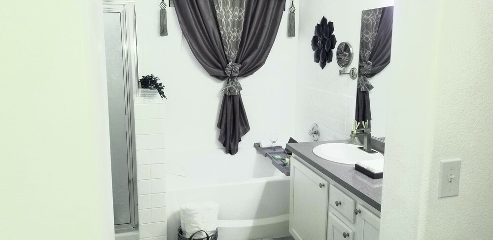 Silver City Apartments 8 minutes from downtown, casinos and games.