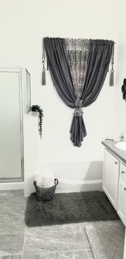 Silver City Apartments 8 minutes from downtown, casinos and games.