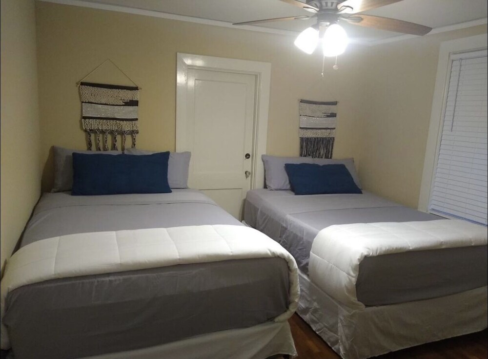 Sweet Home Retreat 7 mins from Montgomery Zoo!