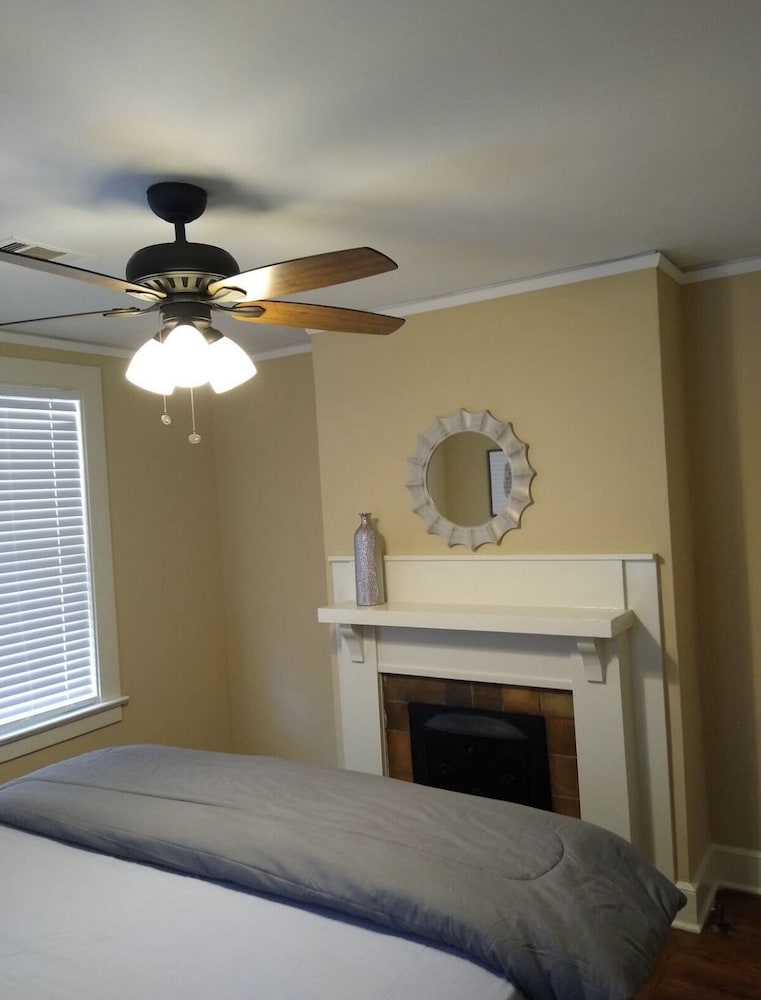 Sweet Home Retreat 7 mins from Montgomery Zoo!