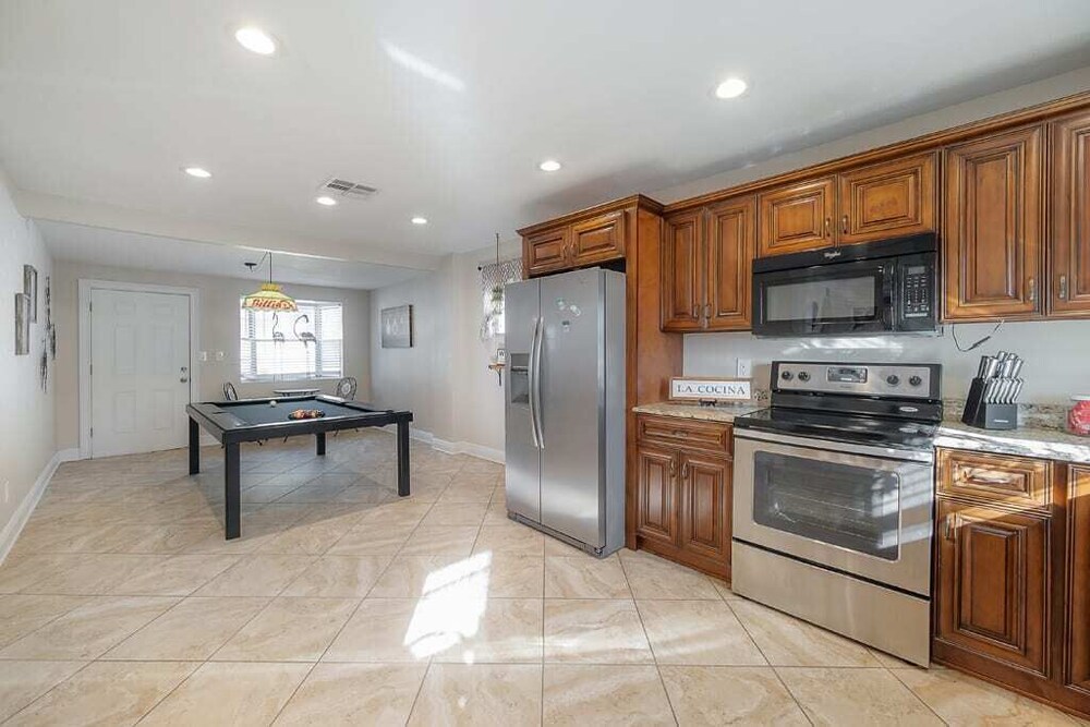 "Que Cool" - 2BR Cigar City Style Home