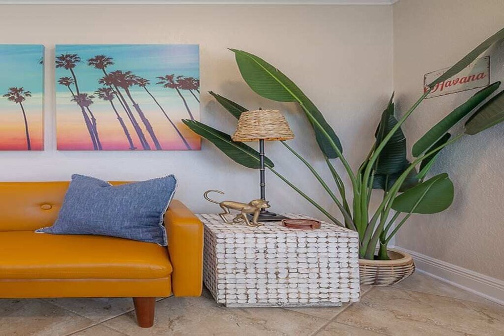 "Que Cool" - 2BR Cigar City Style Home