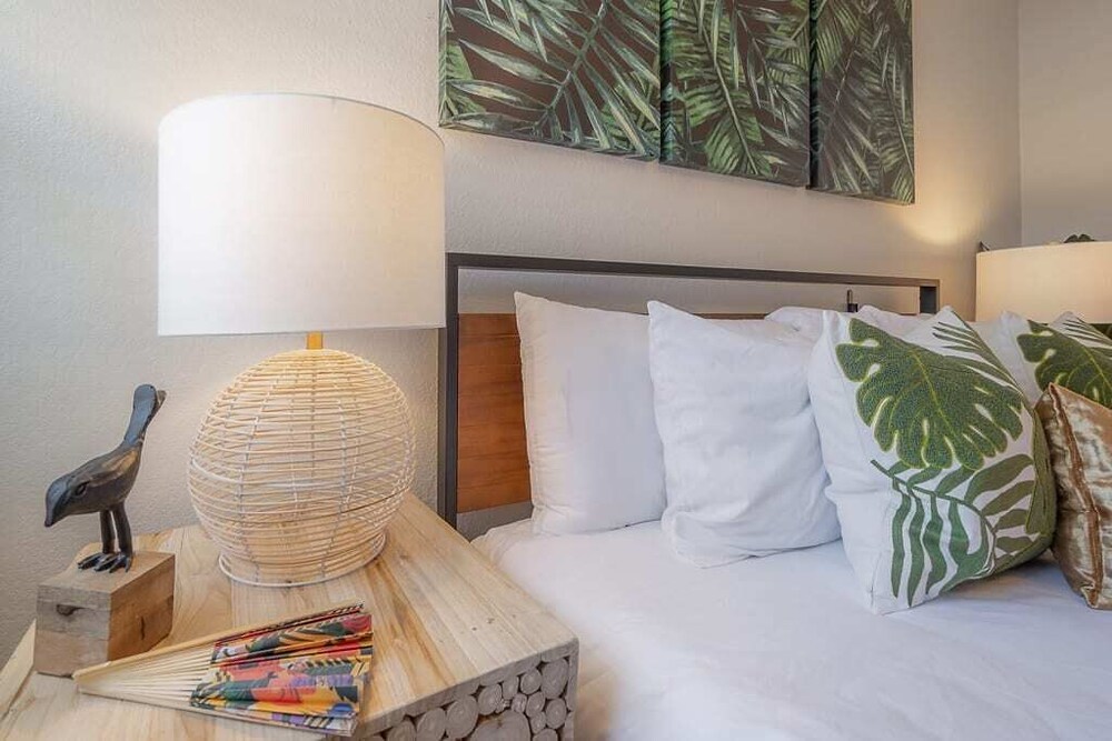 "Que Cool" - 2BR Cigar City Style Home