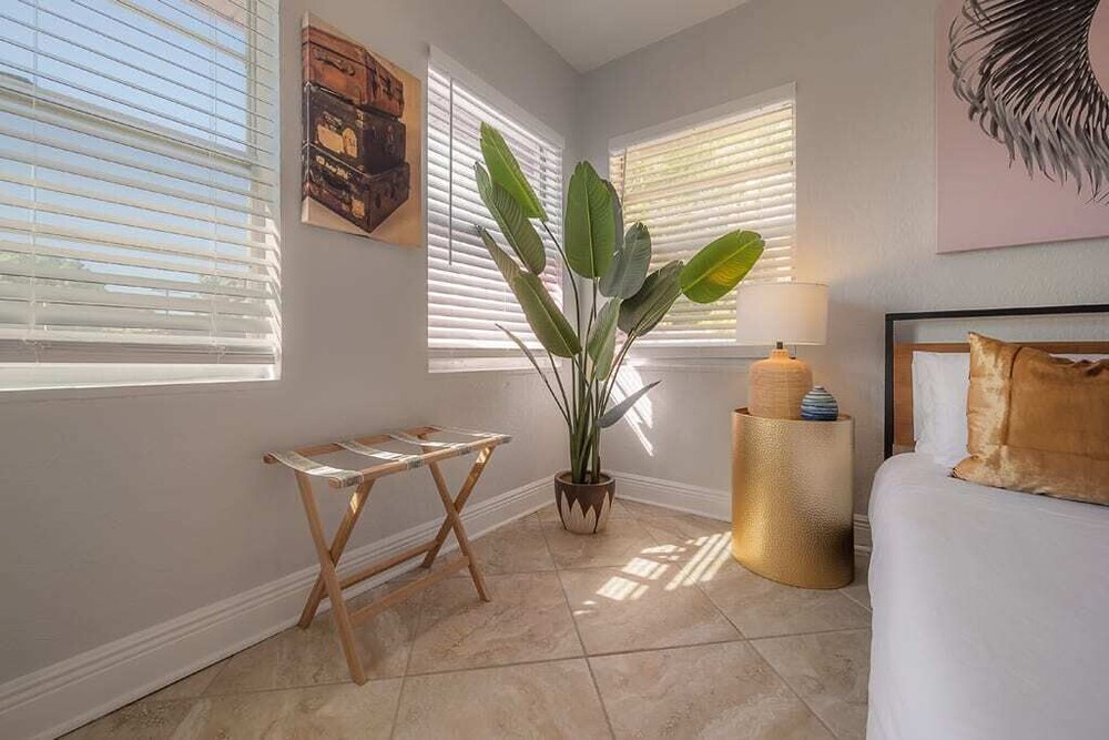 "Que Cool" - 2BR Cigar City Style Home