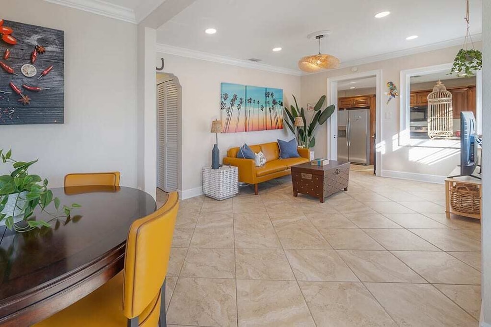 "Que Cool" - 2BR Cigar City Style Home