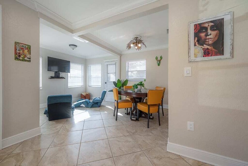 "Que Cool" - 2BR Cigar City Style Home