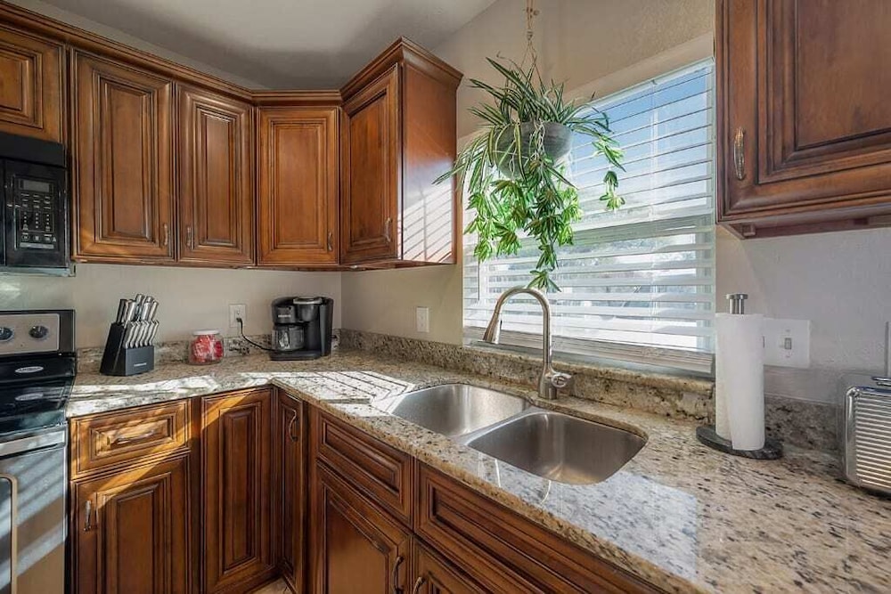 "Que Cool" - 2BR Cigar City Style Home