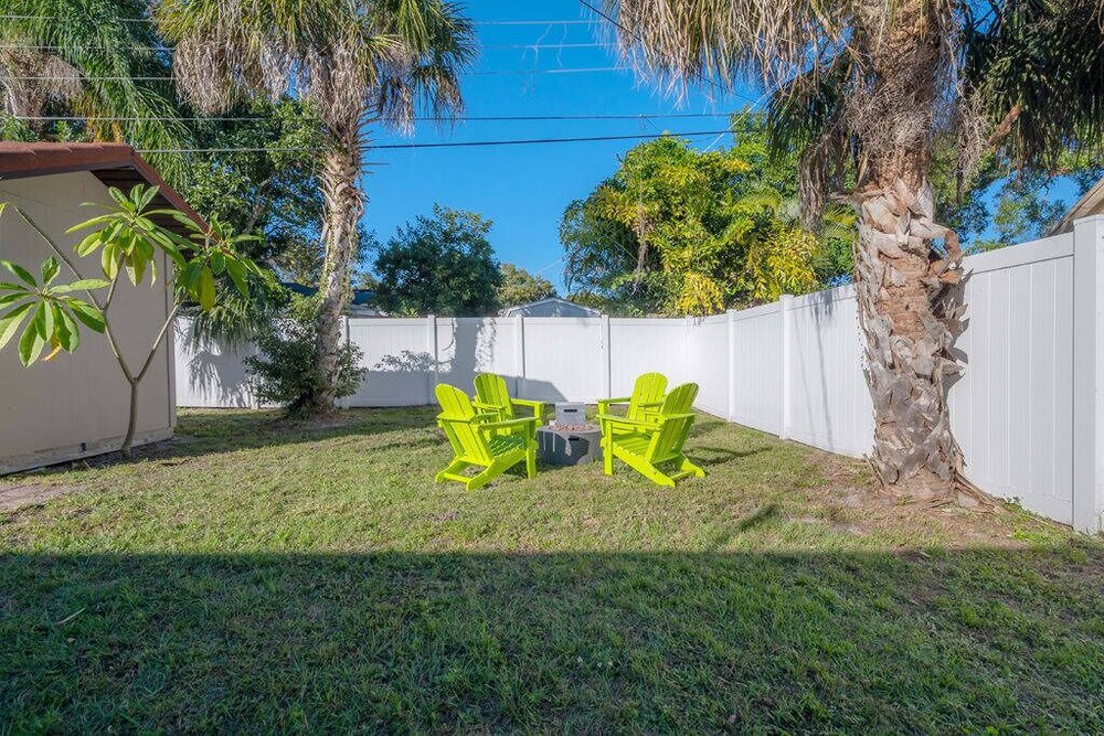 "Que Cool" - 2BR Cigar City Style Home