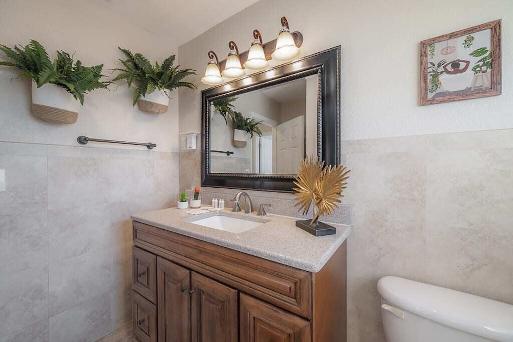 "Que Cool" - 2BR Cigar City Style Home