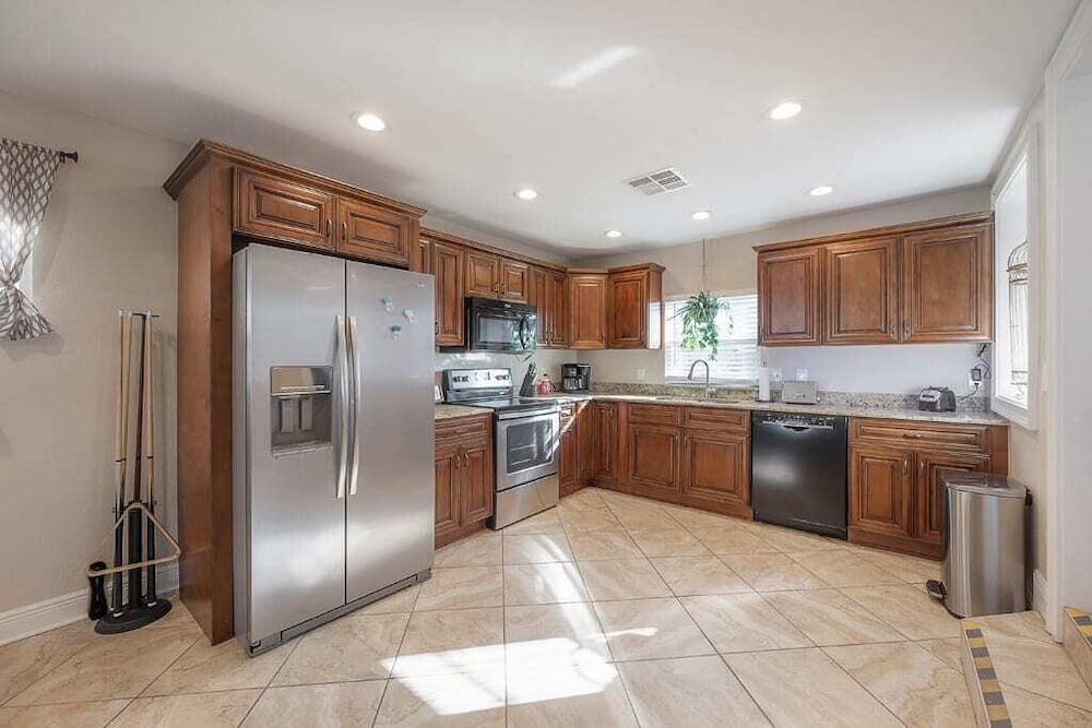 "Que Cool" - 2BR Cigar City Style Home