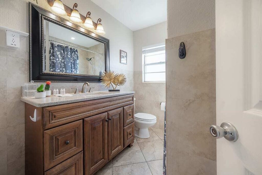 "Que Cool" - 2BR Cigar City Style Home