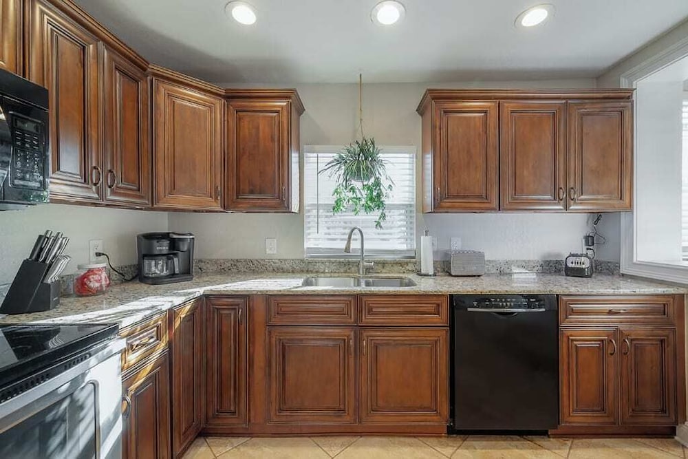 "Que Cool" - 2BR Cigar City Style Home