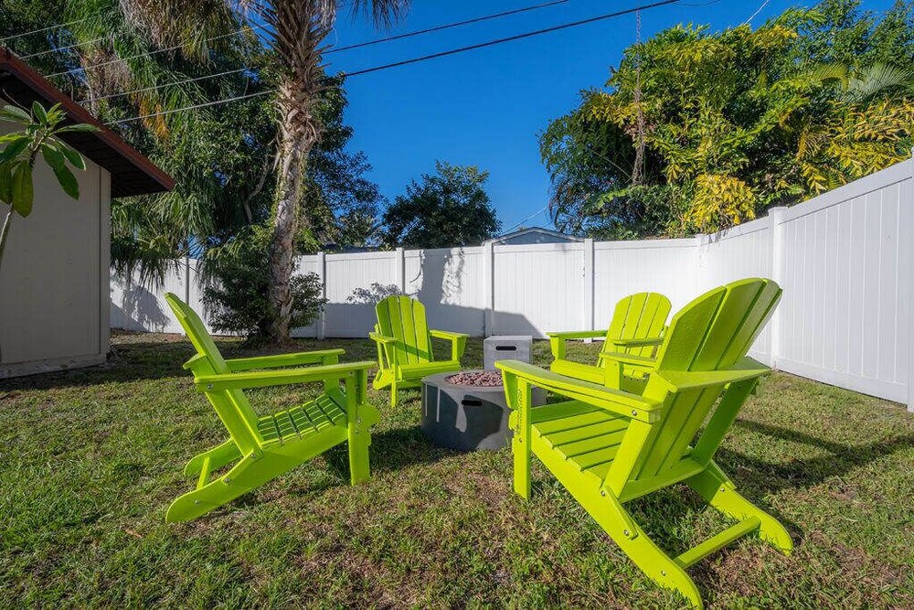 "Que Cool" - 2BR Cigar City Style Home