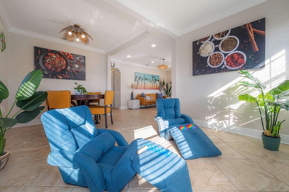 "Que Cool" - 2BR Cigar City Style Home