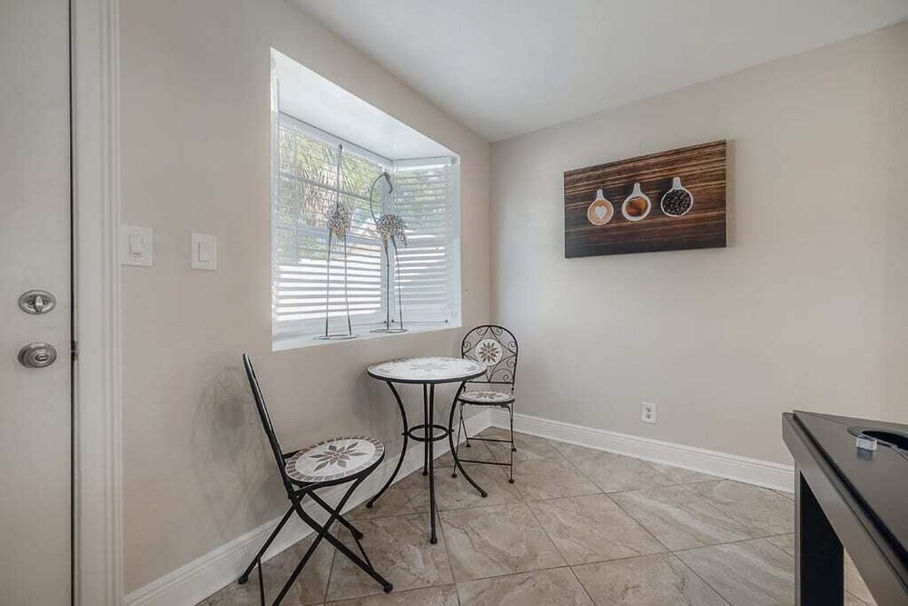 "Que Cool" - 2BR Cigar City Style Home