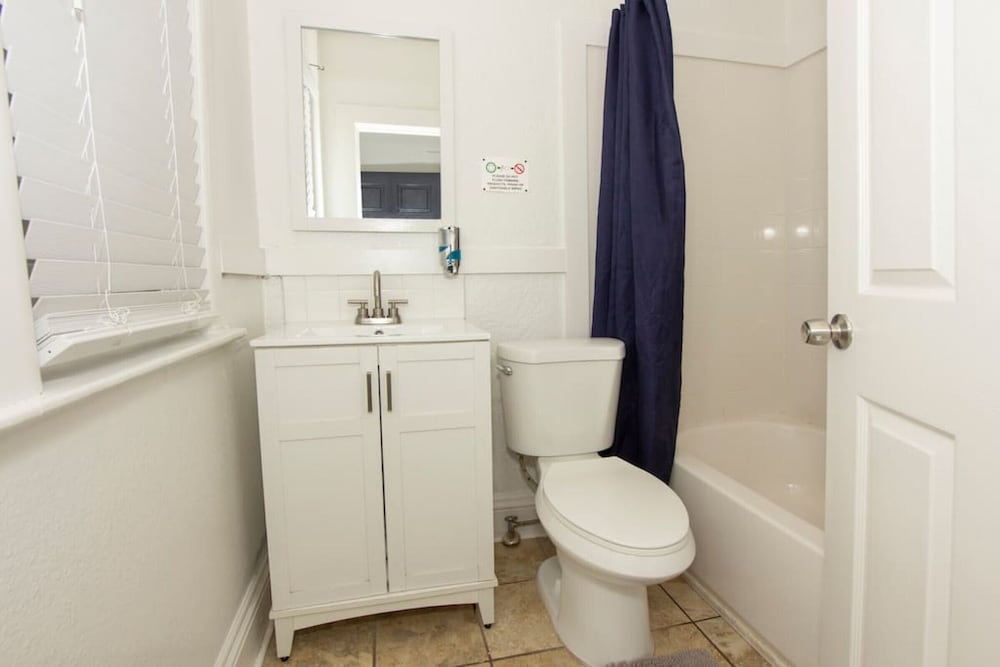 WNA 4 · Modern Bayshore Apt