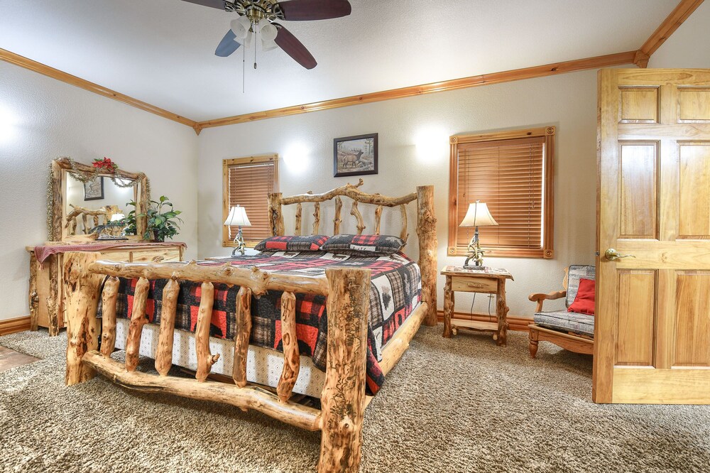 Spacious 3300 Sq. Ft. Cabin Near Terry Peak, Deadwood, Spearfish Canyon