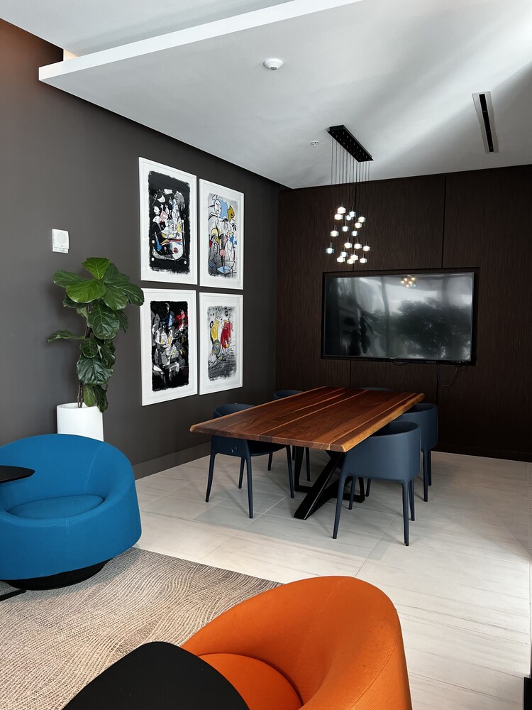 BRAND NEW TOP FLOOR IN THE HEART OF MIAMI / SUPER CLOSE TO BEST AREAS